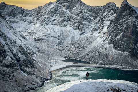 Reine: Winter Snowshoe Hike to Ryten – With Local Guide