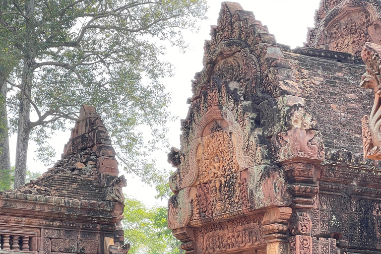 Ukryte klejnoty Kambodży: Kbal Spean i świątynia Banteay Srei