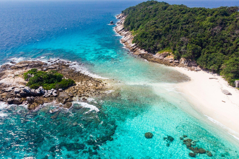 Phuket: Ilha Raya Noi com observação de golfinhos em lancha rápida