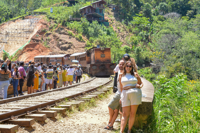 Sri Lanka: Coche privado, furgoneta o autocar con conductor