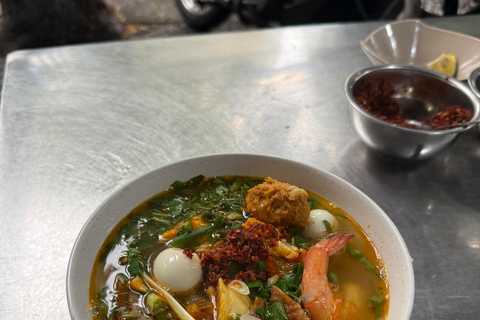 Da Nang: excursão a pé pela comida de rua e espetáculo Charming Da NangDa Nang: Excursão a pé pela comida de rua e espetáculo Charming Da Nang