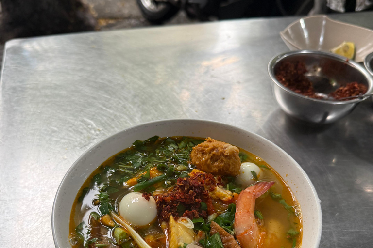 Da Nang: excursão a pé pela comida de rua e espetáculo Charming Da NangDa Nang: Excursão a pé pela comida de rua e espetáculo Charming Da Nang