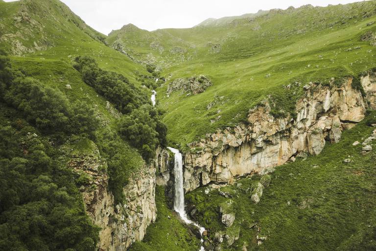 From Stepantsminda: Kazbegi Private 4x4 Trip with Driver