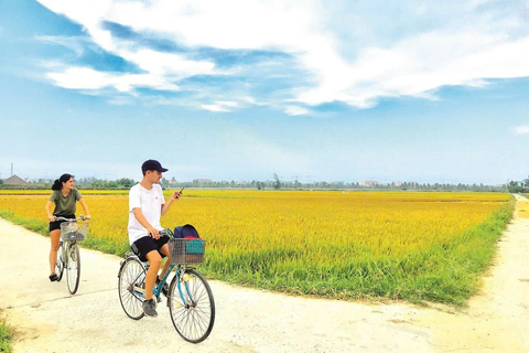 Hoi An : Biking , market visit and basket boat ride.