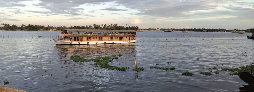 Au départ de Cochin : visite nocturne de 4 jours au Kerala en bateau à moteur