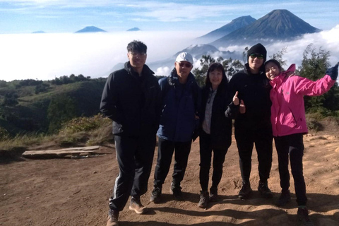 De Yogyakarta: Excursão de trekking ao nascer do sol no Monte Prau