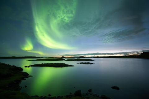 Depuis Reykjavik : nuit d'aurores boréalesVisite en groupe standard avec point de rencontre