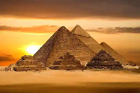 From El Sokhna Port: Giza Pyramids Visit & Nile Lunch Cruise