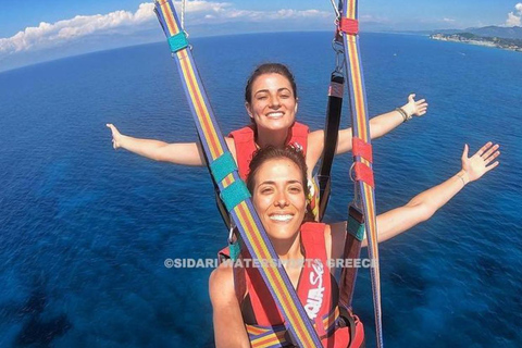 Corfù: Esperienza di parasailing per 2 persone a Sidari