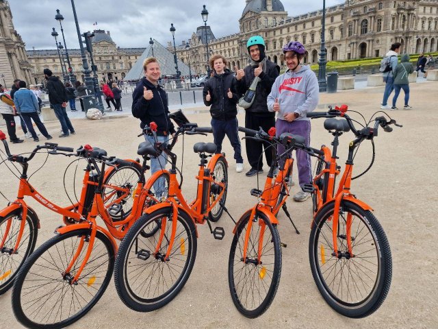 París: Visita guiada en bici o bicicleta eléctrica por los 25 lugares más destacados de la ciudad