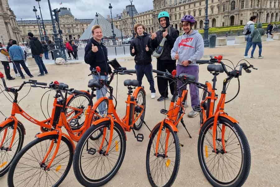 Paris: Geführte Fahrrad- oder E-Bike-Tour zu 25 Highlights der Stadt