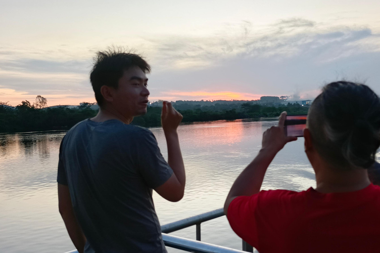 Kampala: Jinja 2-Day Adventure Tour with Rafting & Cruise