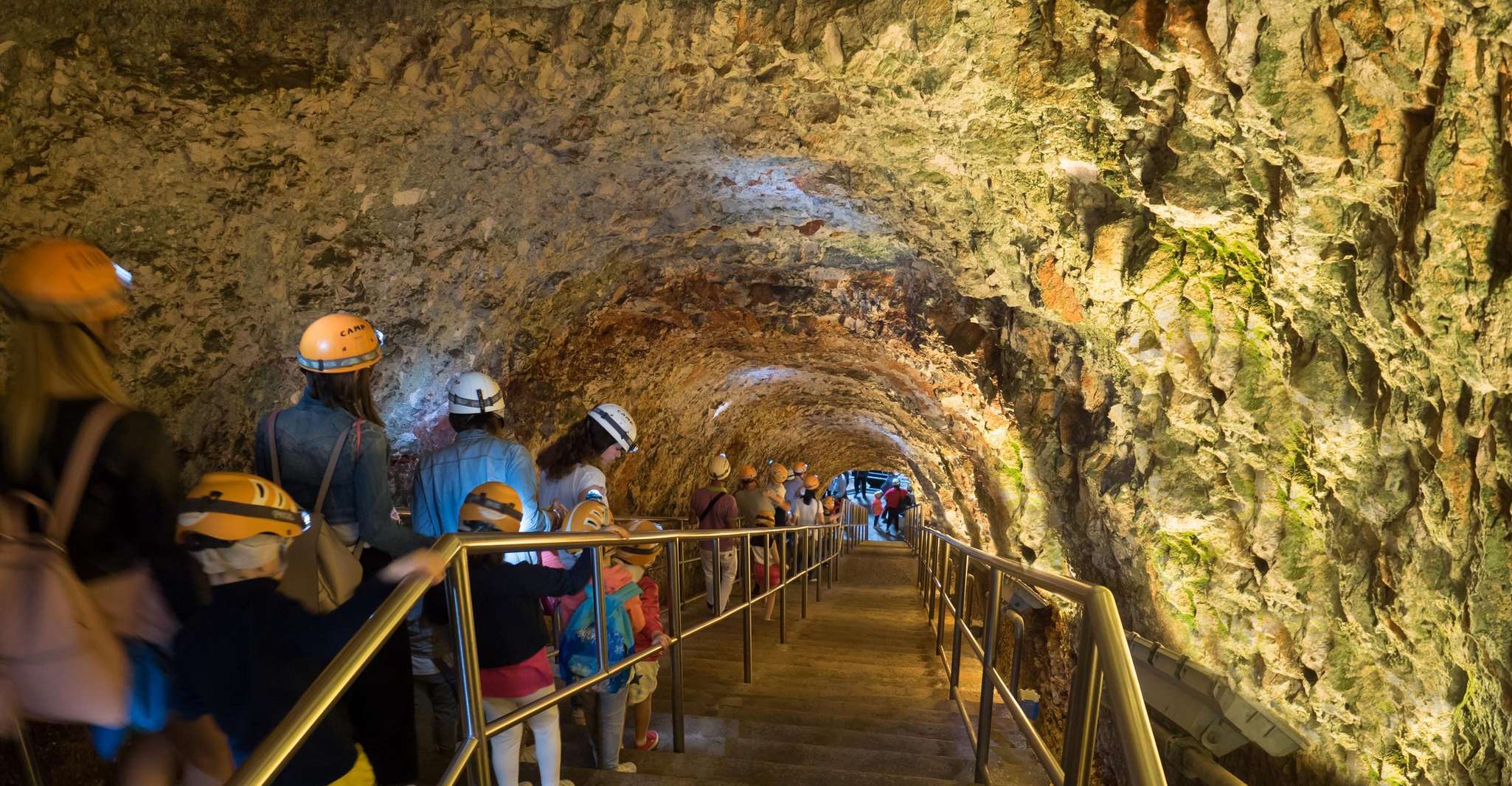 Tour "Tra terra e mare" (Grotte di Castellana e Polignano) - Hizvo