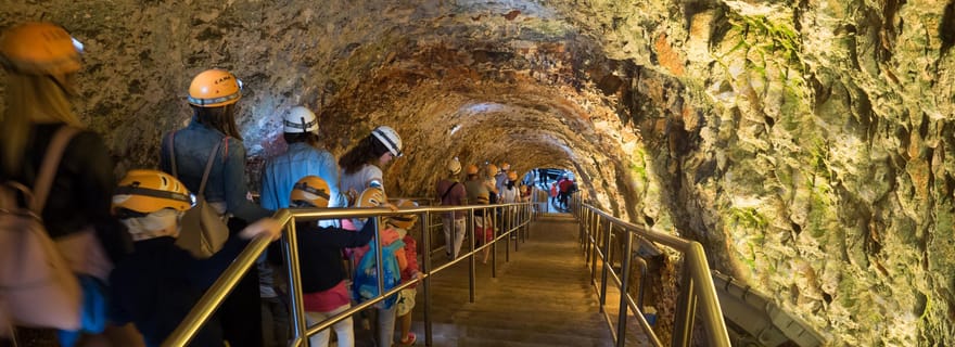 Da Bari: Visita delle Grotte di Castellana e di Polignano a Mare
