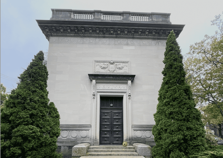 New Haven: Yale Secret Societies Walking Tour