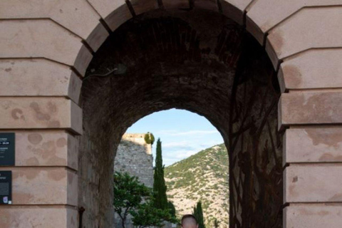 Split: Visita panorámica de la ciudad al atardecer en KlisExcursión nocturna al atardecer en Klis