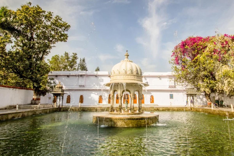 Depuis Udaipur : Visite touristique privée de la ville d'Udaipur en voiture