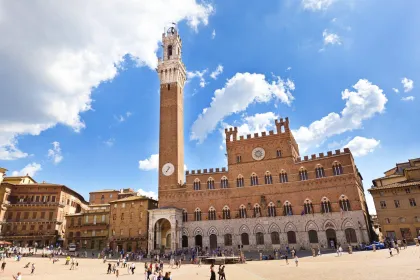 Siena und San Gimignano Tour mit dem Shuttle von Lucca oder Pisa