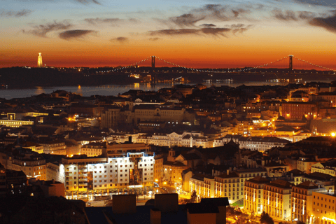 Lissabon: Original-Fado-Show, Abendessen und Nachttour