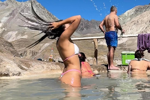 Santiago: Cajón del Maipo and Termas Colinas with Premium Picnic