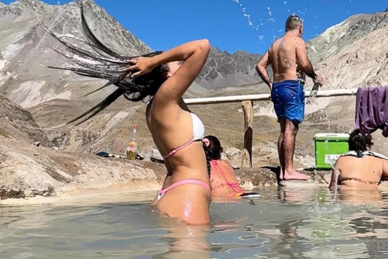 Santiago: Cajón del Maipo and Termas Colinas with Premium Picnic