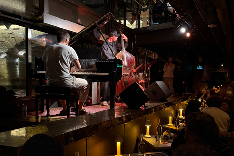 Paris: Jazz Dinner Concert on the Seine facing Notre-Dame Standard Dinner Concert