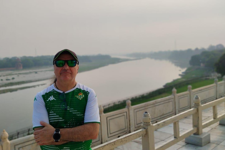 From Mathura: Taj Mahal and Agra Fort Private Day Trip