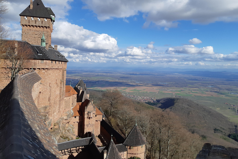 Ícones Vilarejos típicos e castelo de Haut KoenigsbourgAldeias típicas icônicas e castelo de Haut Koenigsbourg