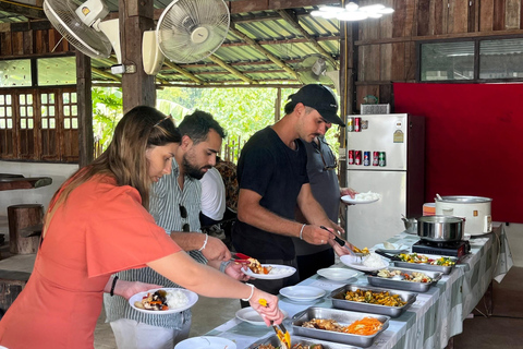 Chiang Rai:Guided Highlights Full-Day Tour-FREE LUNCH BUFFET Experience the Wonders of Chiang Rai with Free Thai Buffet