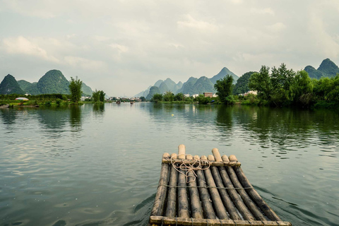 Yangshuo: tour all&#039;alba sul monte Xianggong e rafting sui bambù