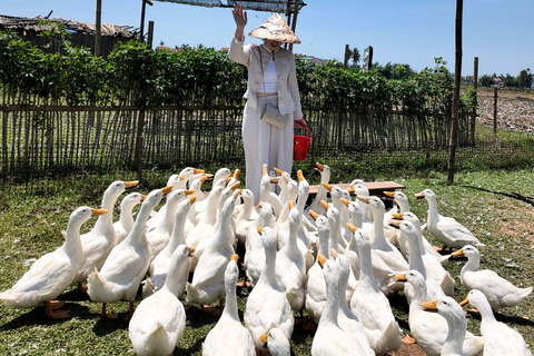 Hoi An Bike Tour: Stress Relief w Buffalo,Duck & Basket Boat Hoi An Bike Tour: Insider’s Route, Duck, Buffalo Experience