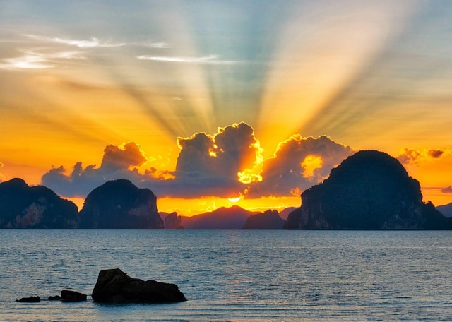 Phi Phi & 4 Islands Sunset tour + Bioluminescent Planktons