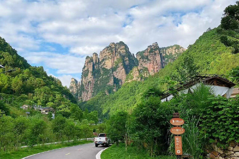 Zhangjiajie: Avatar Canyon Hike & Waterfall Tour