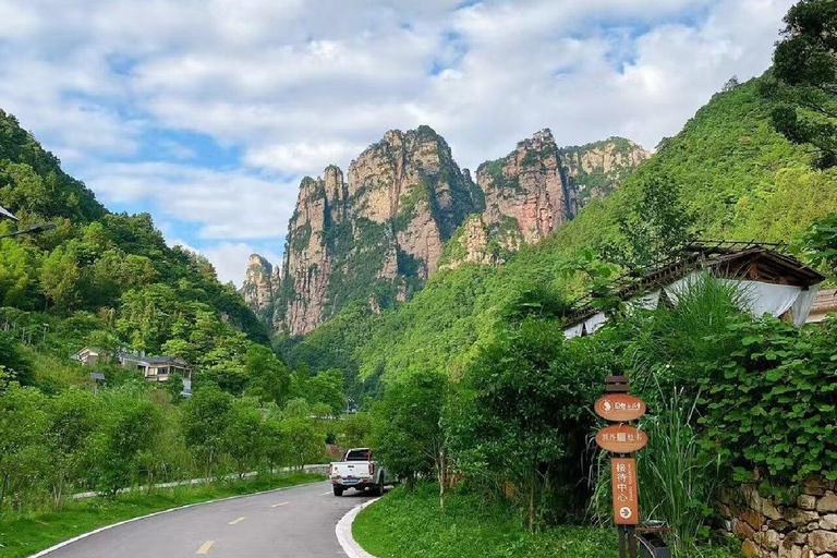 Zhangjiajie: Avatar Canyon Hike & Waterfall Tour