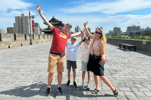 Xi'an: Terracotta Army, City Wall, Pagoda & Family Lunch Private Guided Tour with Lunch and Pickup Anywhere in Xi'an