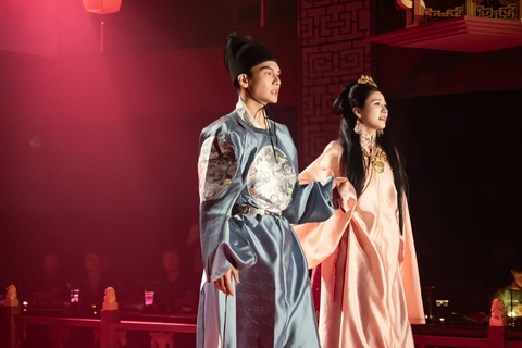 Guangzhou: Xinghe Yue Banquet Imperial Feast Dinner (Rows 3-4 · No Makeup/Costume)