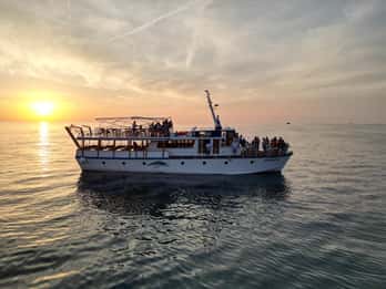 Poreč: Boat tour to Rovinj with lunch and drinks