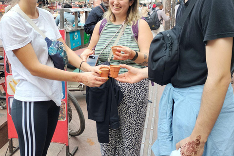 Mercado nocturno y comida callejera en Delhi (medio día, guiado por mujeres)Mercado de día y comida callejera en Delhi (medio día, guiado por mujeres)