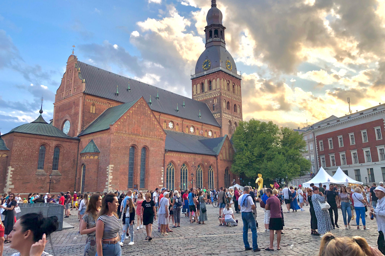 Riga Old Town, C Market & Art Nouveau Guided Walking Tour
