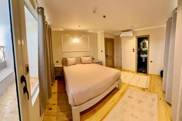 Aswan to Luxor: 4-Day Luxury Dahabiya Nile Cruise