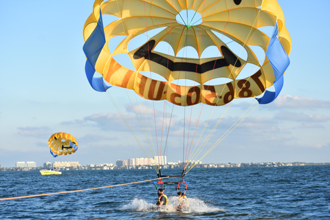 Miami: Parasailing w zatoce Biscayne BayMiami: Parasailing z podatkami i opłatami wliczonymi w cenę