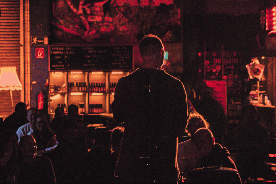 GET UP Comedy in Hamburg - Das Leben ist zu kurz, um nicht zu lachen!. Foto: GetYourGuide