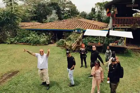 Medellín: Excursão a Arví e Finca de Flores – Caminhada, lanche e almoço