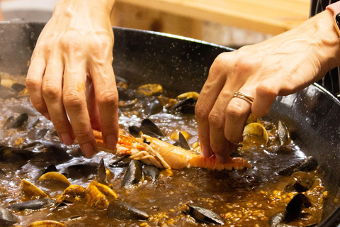 Barcelona: Clase de cocina de paella de marisco y mercado de la Boquería