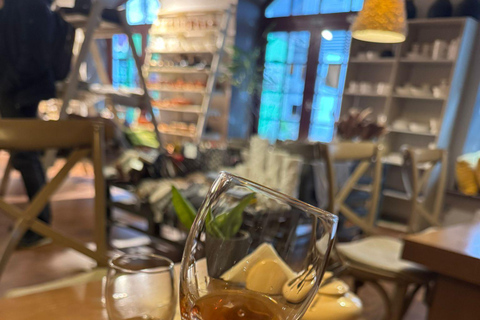 Riga: Old Town Tour with Latvian Wine and Cheese Tasting