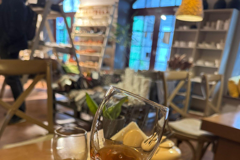 Riga: Old Town Tour with Latvian Wine and Cheese Tasting