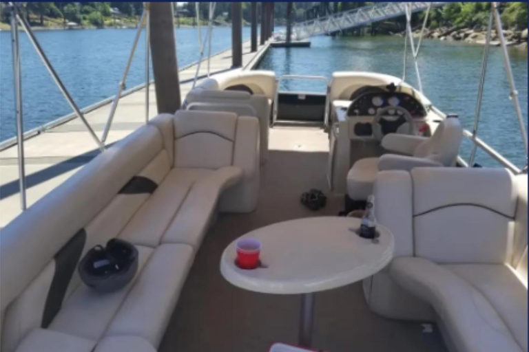 Portland: Private Pontoon Cruise on the Willamette River