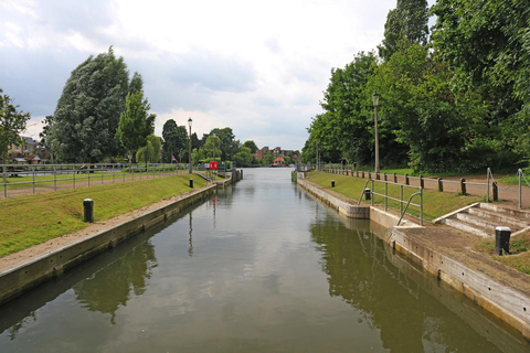 London: Richmond to Hampton Court River Thames Cruise Richmond to Hampton Court - Return