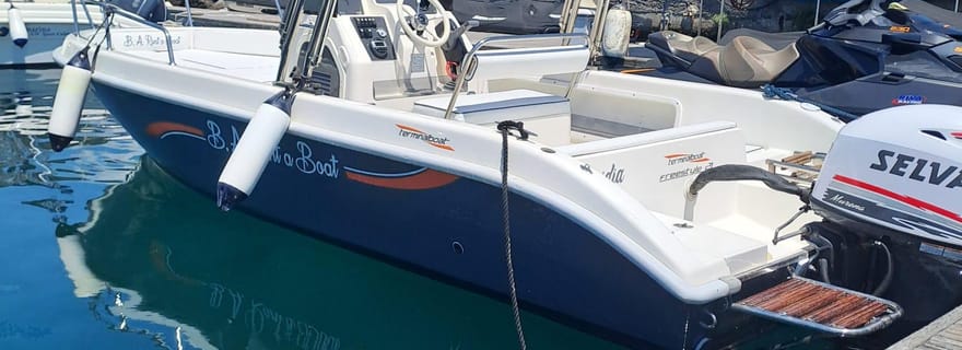 Salerne : location de bateaux pour la côte amalfitaine (sans permis)