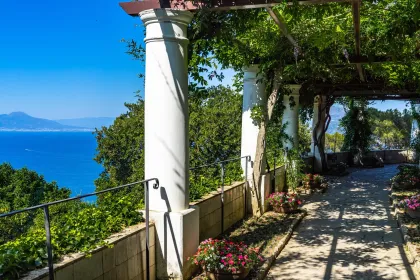 Von Sorrento aus: Capri, Blaue Grotte & Positano Private Tour